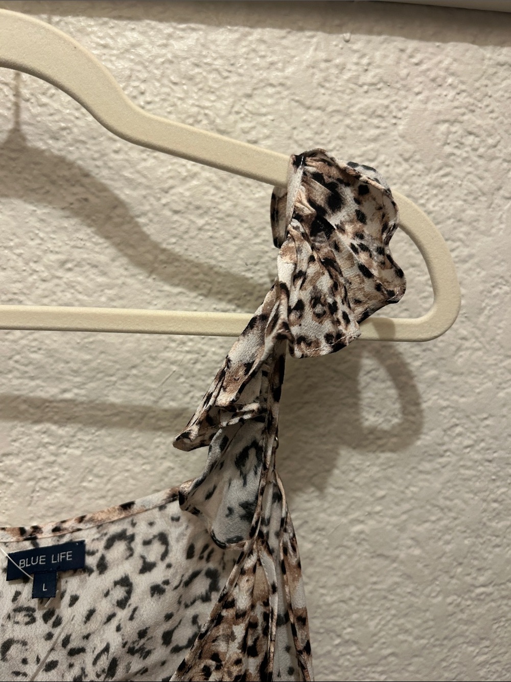 BLUE LIFE NWT Beige & Black Leopard Tie-Shoulder V-Neck Camisole Sz LARGE - Picture 4 of 10
